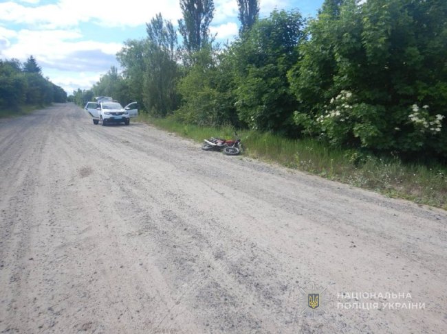 На Волині 17-річний мотоцикліст зіткнувся з деревом
