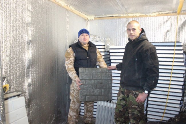 Волинський атовець виготовляє термопанелі для фасадів. ФОТО