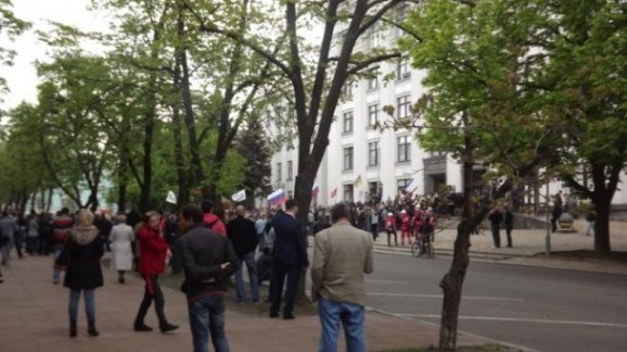 У Луганську - заворушення сепаратистів. ФОТО. ВІДЕО
