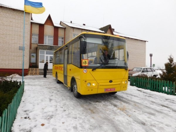 Волинським школам передали автобуси