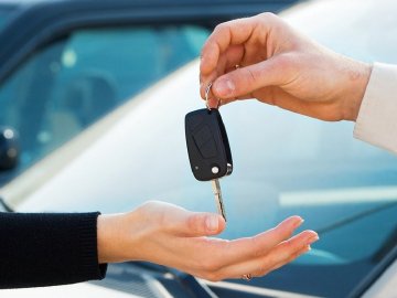 Як безпечно подорожувати в автомобілі з малюком?*