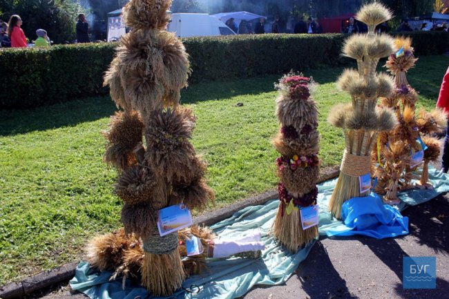 До Володимира привезли короваї з усієї області. ФОТО