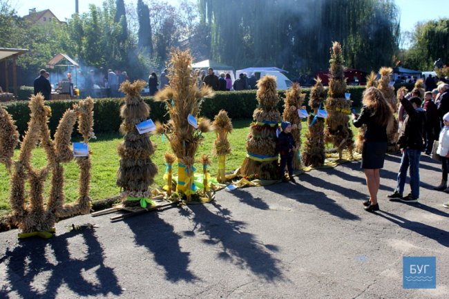 До Володимира привезли короваї з усієї області. ФОТО