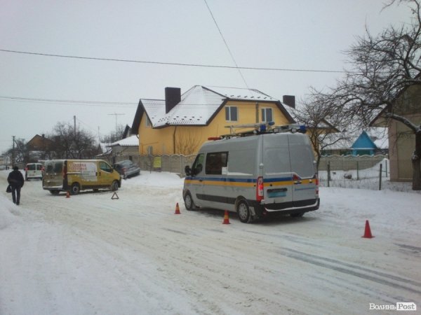 Аварія у Луцьку: мікроавтобус «влетів» у легковик. ФОТО