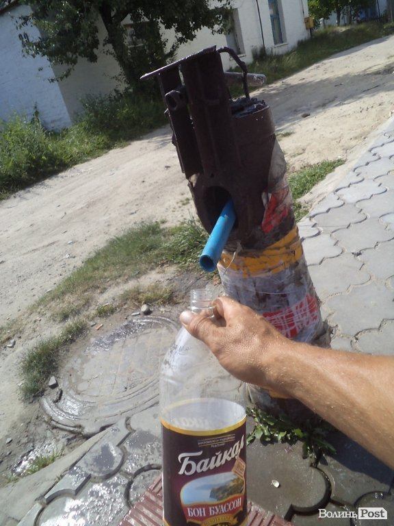 Через спеку у райцентрі на Волині бракує води. ФОТО