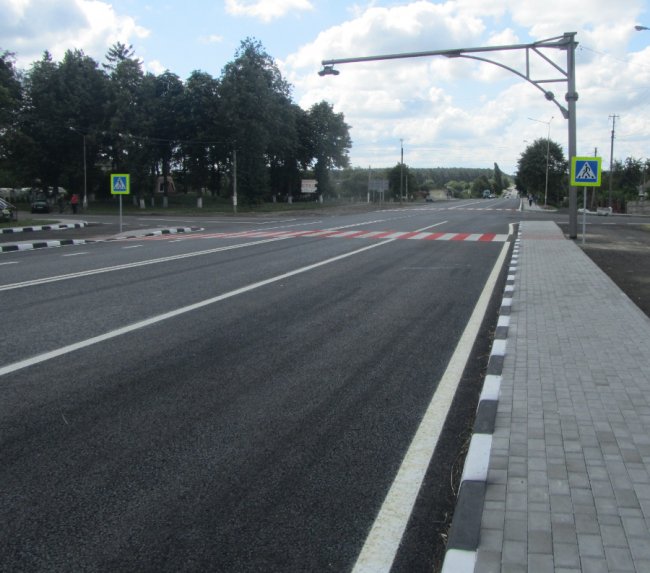 Дорога, ліхтарі і павільйони: неподалік Луцька – новий автошлях. ФОТО