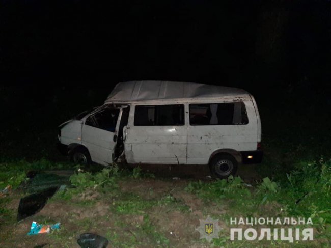 На Львівщині у жахливій аварії загинуло двоє хлопців, ще декілька людей – у лікарні. ФОТО