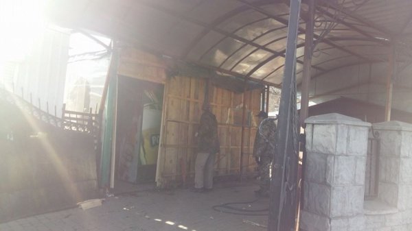 У Луцьку розпочали демонтаж кафе «Старий Баку». ФОТО