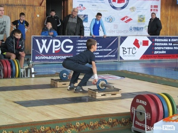 У Луцьку змагалися важкоатлети. ФОТО  