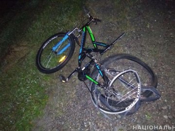 На Львівщині чоловік на краденому велосипеді загинув під колесами двох автівок
