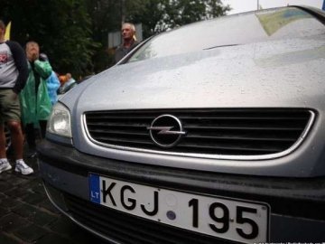 Власникам «євроблях» розповіли, як захистити себе від штрафу в 170 тисяч гривень за нерозмитнене авто 