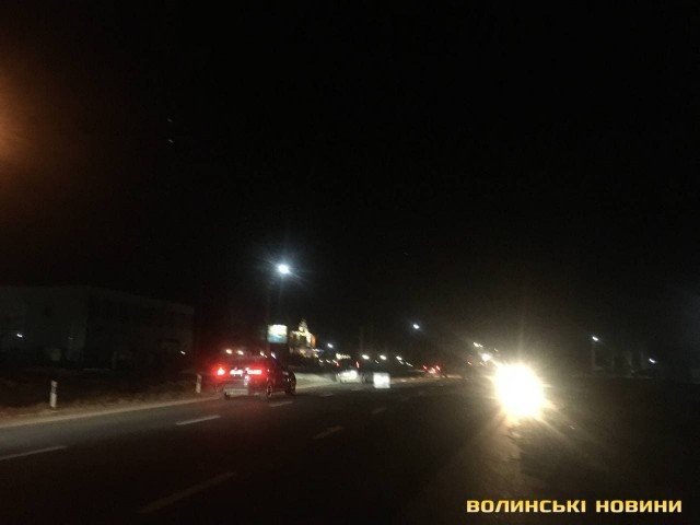 Моторошна аварія: поблизу Луцька чоловіка від удару автівки розірвало на шматки. ФОТО