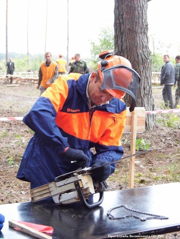 Змагання лісорубів на Волині. ФОТО