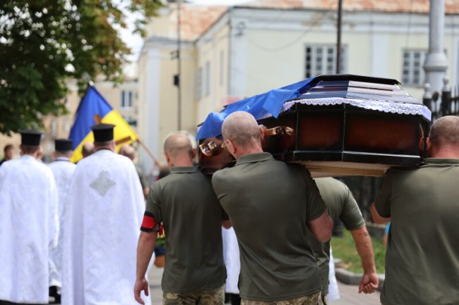 У Луцьку в останню дорогу провели воїнів Костянтина Шевчука та Едуарда Гуріна