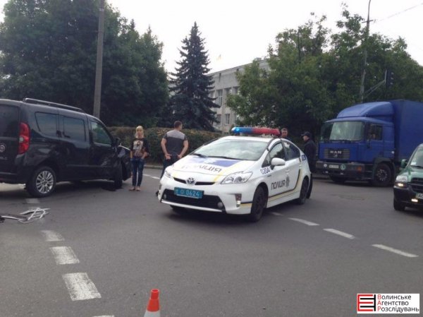 У Луцьку ДТП: легковик врізався у фургон. ФОТО