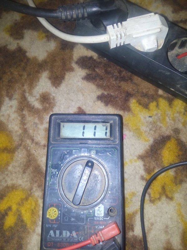 Мешканці села під Луцьком скаржаться на низьку напругу в електромережі. ФОТО