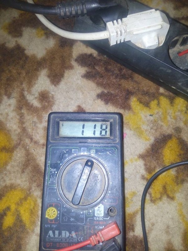 Мешканці села під Луцьком скаржаться на низьку напругу в електромережі. ФОТО