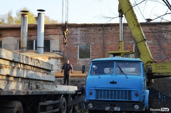 Під Луцьком незаконно розбирали колишню військову частину?