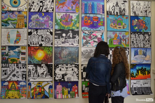 У Луцьку відкрили виставку «дитячих мрій»