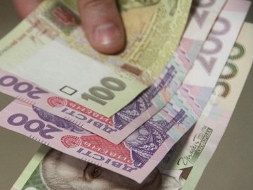 Не дозволяли їхати за кордон, керувати авто і полювати: на Волині з горе-батька «вибили» чимало аліментів