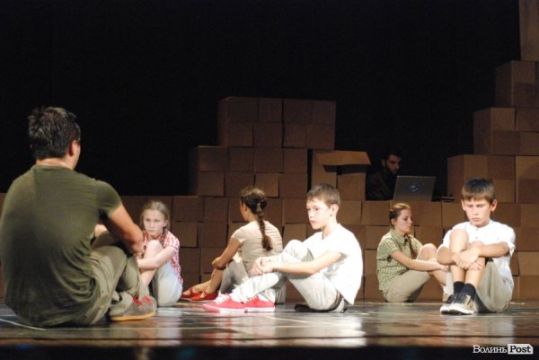 У Луцьку показали танцювальний перформенс «Дім». ФОТО