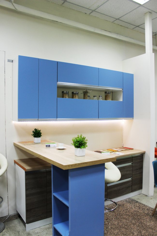 У Луцьку з’явиться сучасний гіпермаркет меблів та люстр* 