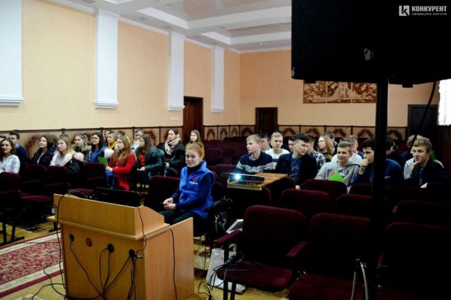 Луцькі школярі взяли участь в ток-шоу з антиреклами наркотиків. ФОТО