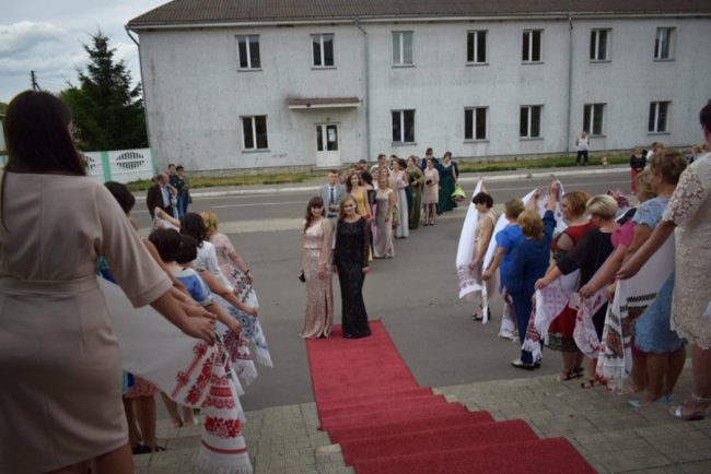 Як відгуляли випускний у Голобах. ФОТО