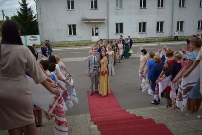 Як відгуляли випускний у Голобах. ФОТО