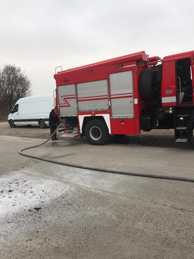 У Рівному під час руху загорівся ВMW. ФОТО