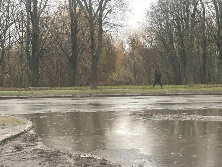 Лучани скаржаться на проїжджу частину, яка створює аварійну ситуацію