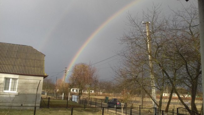 У волинському селищі небо заполонили веселки. ФОТОФАКТ