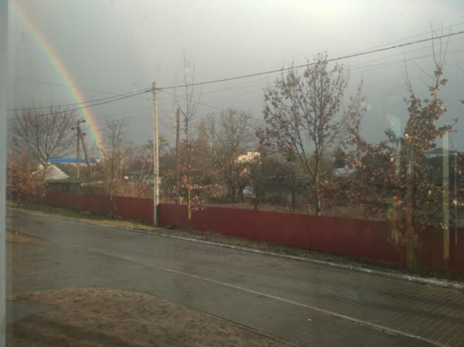 У волинському селищі небо заполонили веселки. ФОТОФАКТ