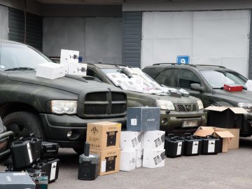 Працівники Луцькради купили для воїнів 6 автомобілів, а місто придбало 55 дронів. ФОТО