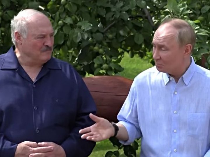 Путін шантажує Лукашенка для відкриття «другого фронту», - WSJ
