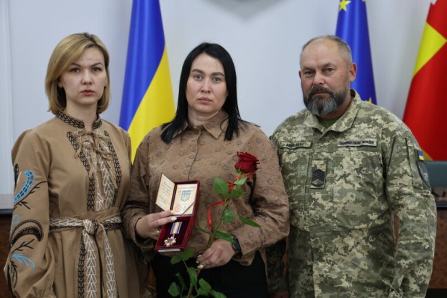 Важливо пам'ятати, якою ціною нам дається Україна: у Луцьку родинам полеглих Героїв вручили нагороди