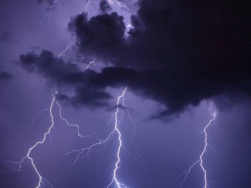 В Україні оголосили штормове попередження: де очікувати негоди