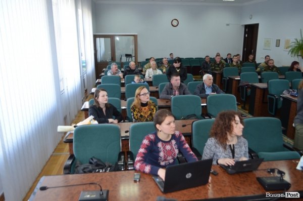 У Луцькій міській раді нагородили айдарівців. ФОТО