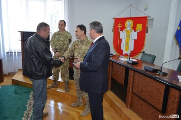 У Луцькій міській раді нагородили айдарівців. ФОТО