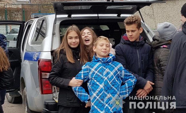 Луцьким школярам показали, як працюють вибухотехніки. ФОТО