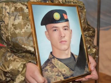 У Луцьку провели в останню путь військового Юрія Головача