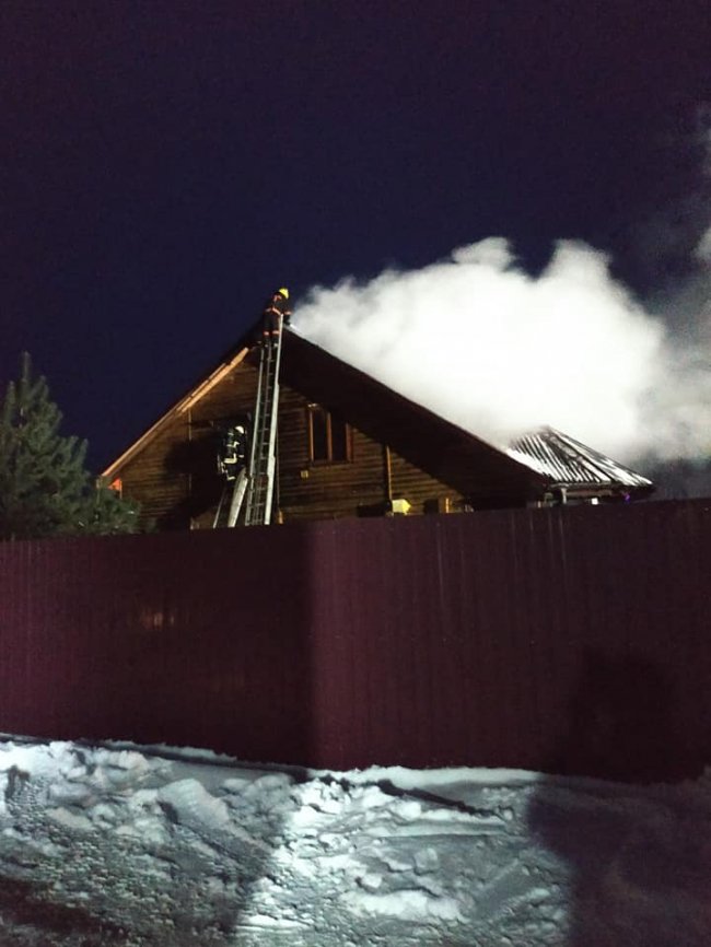 У селі під Луцьком  горів 2-поверховий будинок