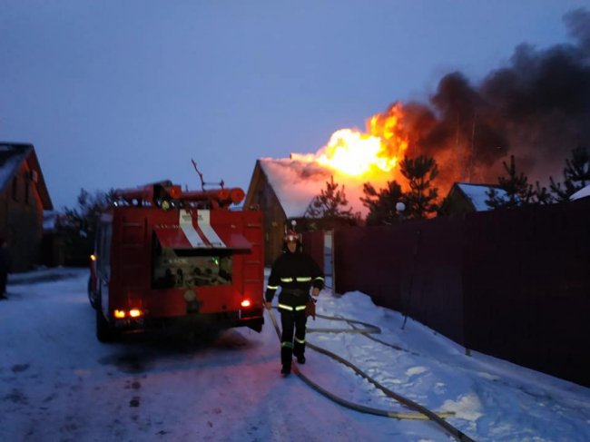 У селі під Луцьком  горів 2-поверховий будинок