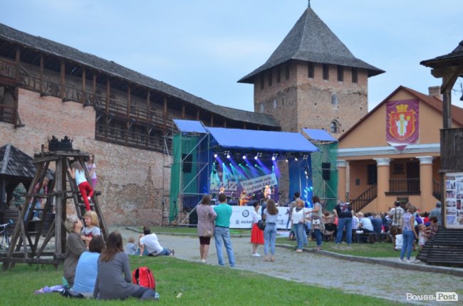 Злива і витончена музика: перший день фестивалю джазу у Луцьку. ФОТО