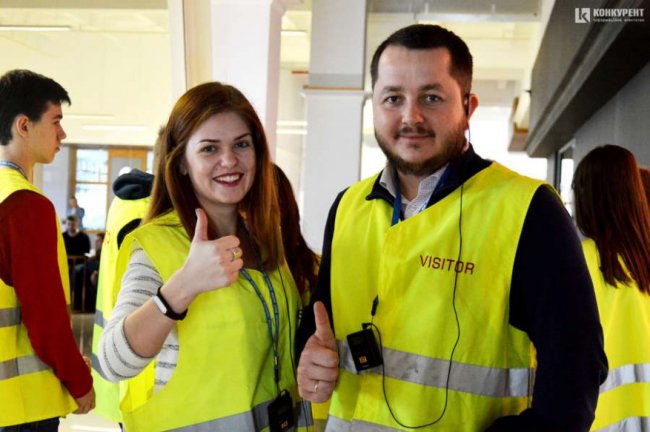 Луцьким школярам показали, як працює великий місцевий завод. ФОТО