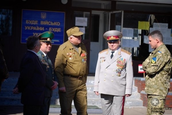 У Луцьку проводжали солдат на строкову службу. ФОТО