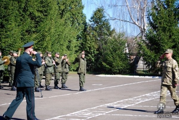 У Луцьку проводжали солдат на строкову службу. ФОТО