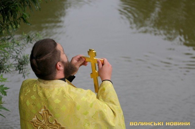 Як у Луцьку на Івана Купала освячували воду у Стиру. ФОТО
