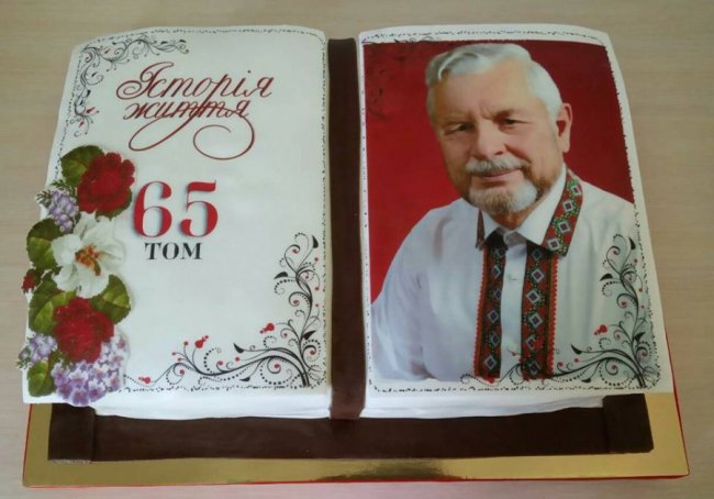 Каструля з пельменями, мангал і чайник: волинянка створює незвичні торти 