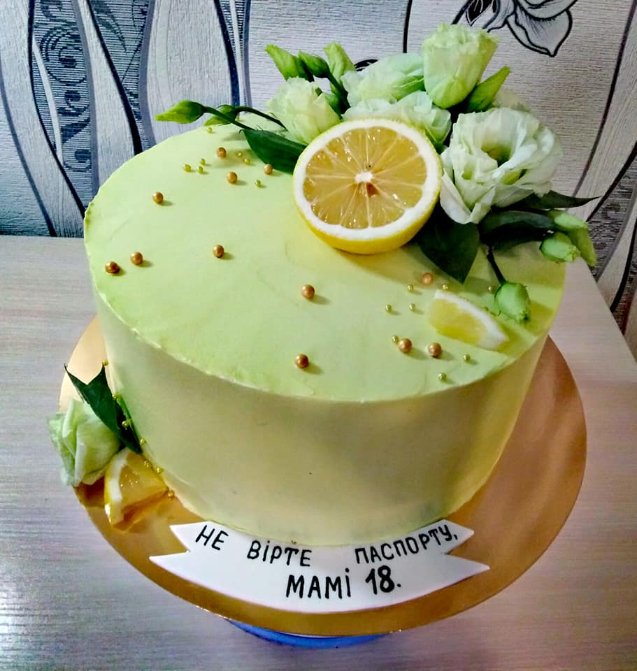 Каструля з пельменями, мангал і чайник: волинянка створює незвичні торти 